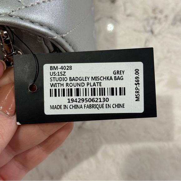 Badgley Mischka Silver Crossbody Bag with Round Plate - Picture 4 of 9